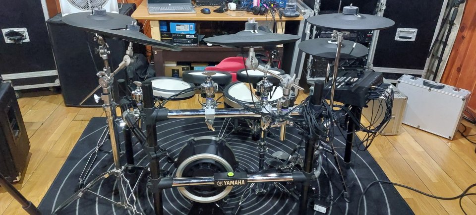 Yamaha DTX700K ampliada