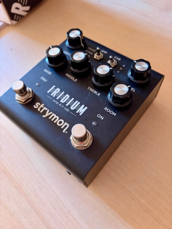 -RESERVADO- STRYMON IRIDIUM con fuente de alimentación, caja y demás.