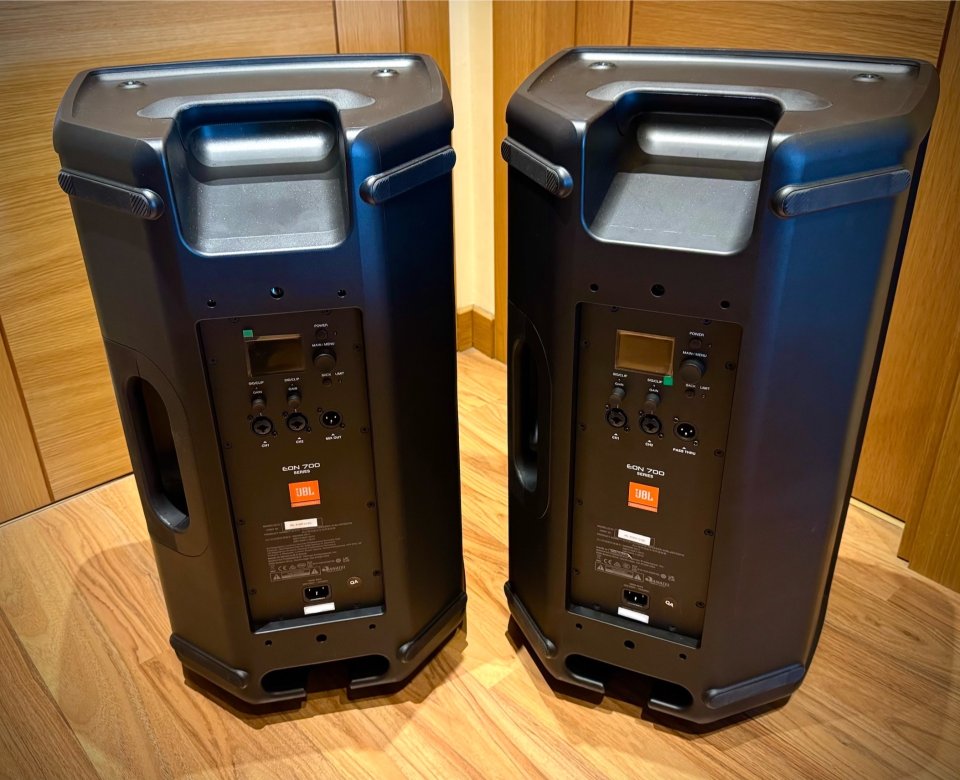 Altavoces activos JBL EON 712