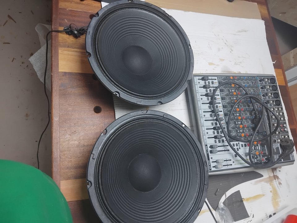 cambio o vendo equipo de sonido – mesa de mezclas + 2 altavoces 12" de segunda mano · Foto 5 de 8 · Murcia