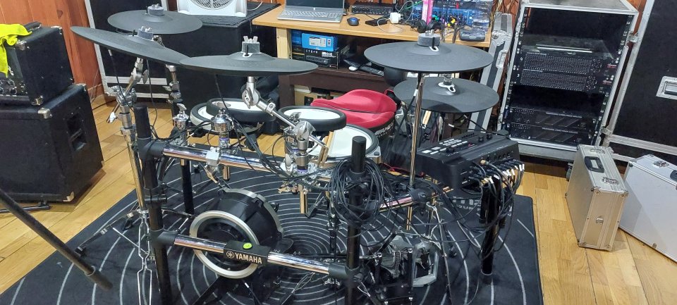 Yamaha DTX700K ampliada