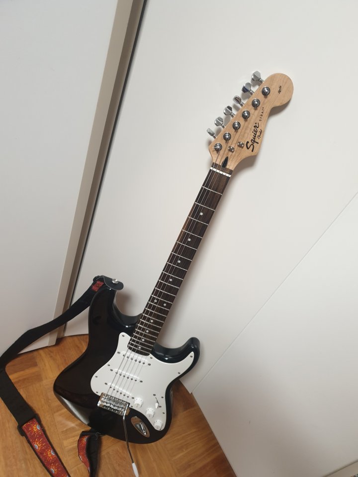 Squier stratocaster affinity rosewood