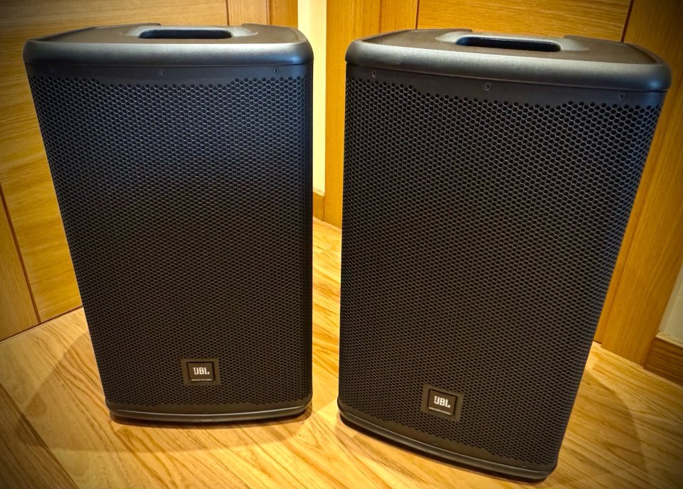 Altavoces activos JBL EON 712