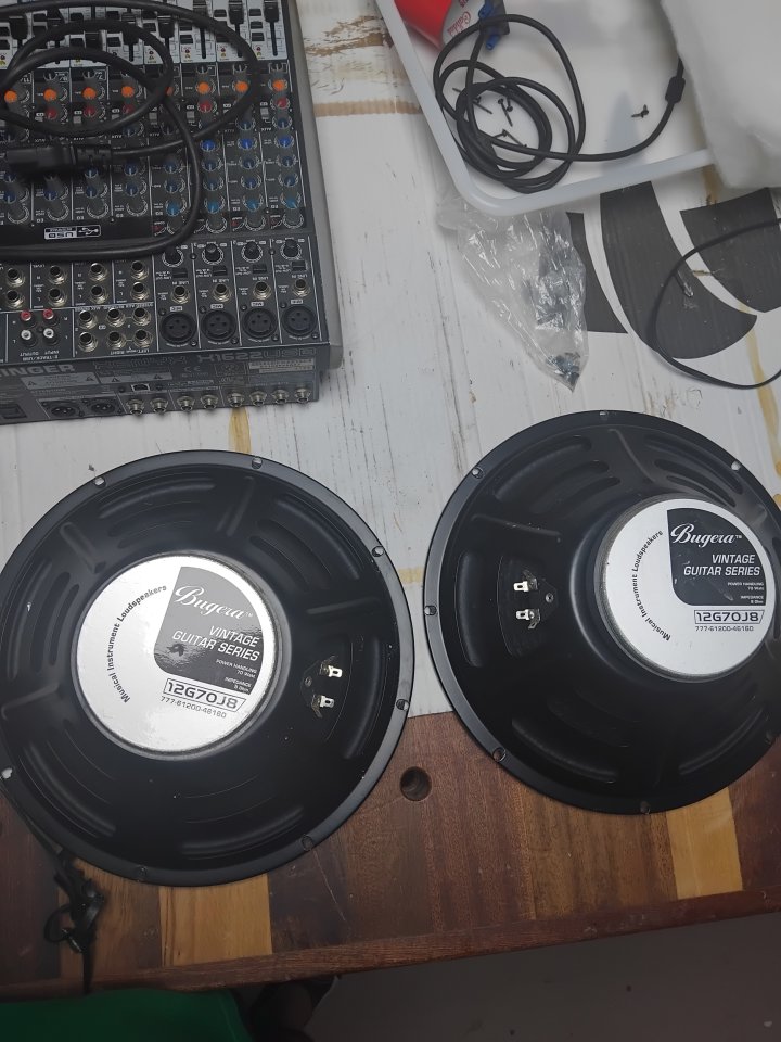 cambio o vendo equipo de sonido – mesa de mezclas + 2 altavoces 12" de segunda mano · Foto 6 de 8 · Murcia