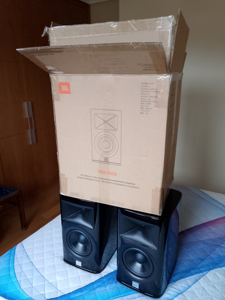 Monitores JBL HDI-1600 Piano Black (Inmaculados) Envío gratuito doble caja.