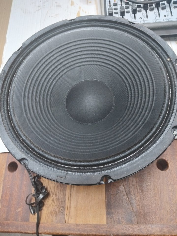 cambio o vendo equipo de sonido – mesa de mezclas + 2 altavoces 12" de segunda mano · Foto 7 de 8 · Murcia