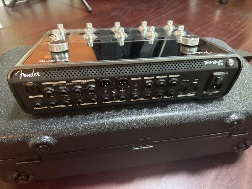 Fender Tone Master Pro + Mission SP1-TMP + Hard Case Fender de segunda mano · Foto 3 de 7 · Madrid · 1550 €