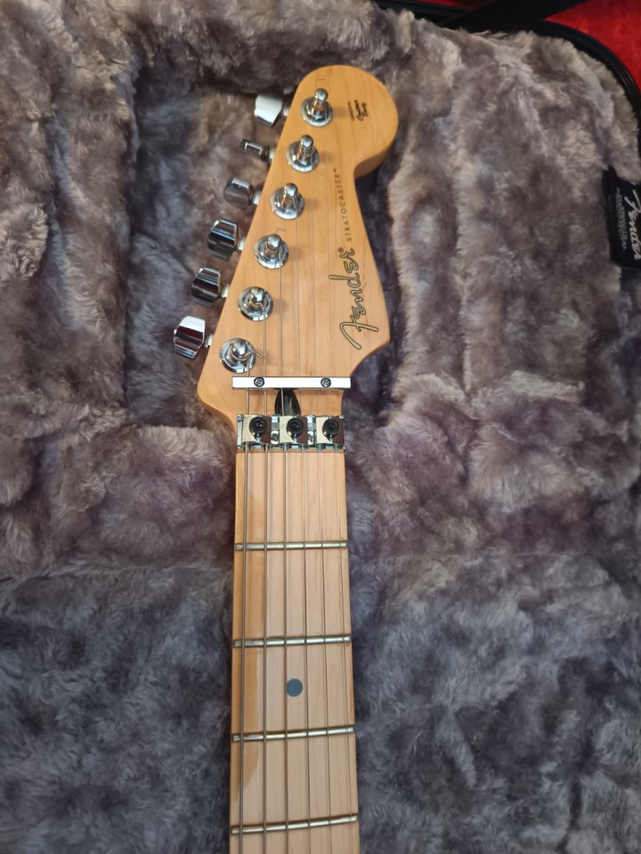 Fender Player Stratocaster Floyd Rose HSS MN, Polar White de segunda mano · Foto 2 de 6 · Madrid · 850 €