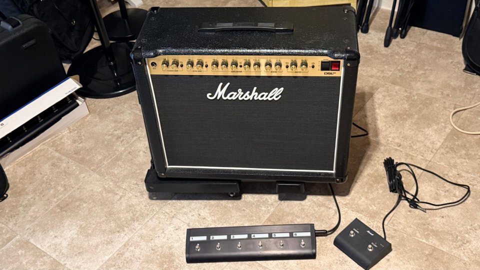 MARSHALL DSL40 COMBO Guitarra. Amplificador 40W Válvulas de segunda mano · Foto 1 de 7 · Cáceres · 500 €