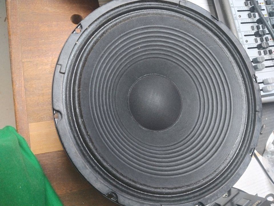 cambio o vendo equipo de sonido – mesa de mezclas + 2 altavoces 12" de segunda mano · Foto 8 de 8 · Murcia
