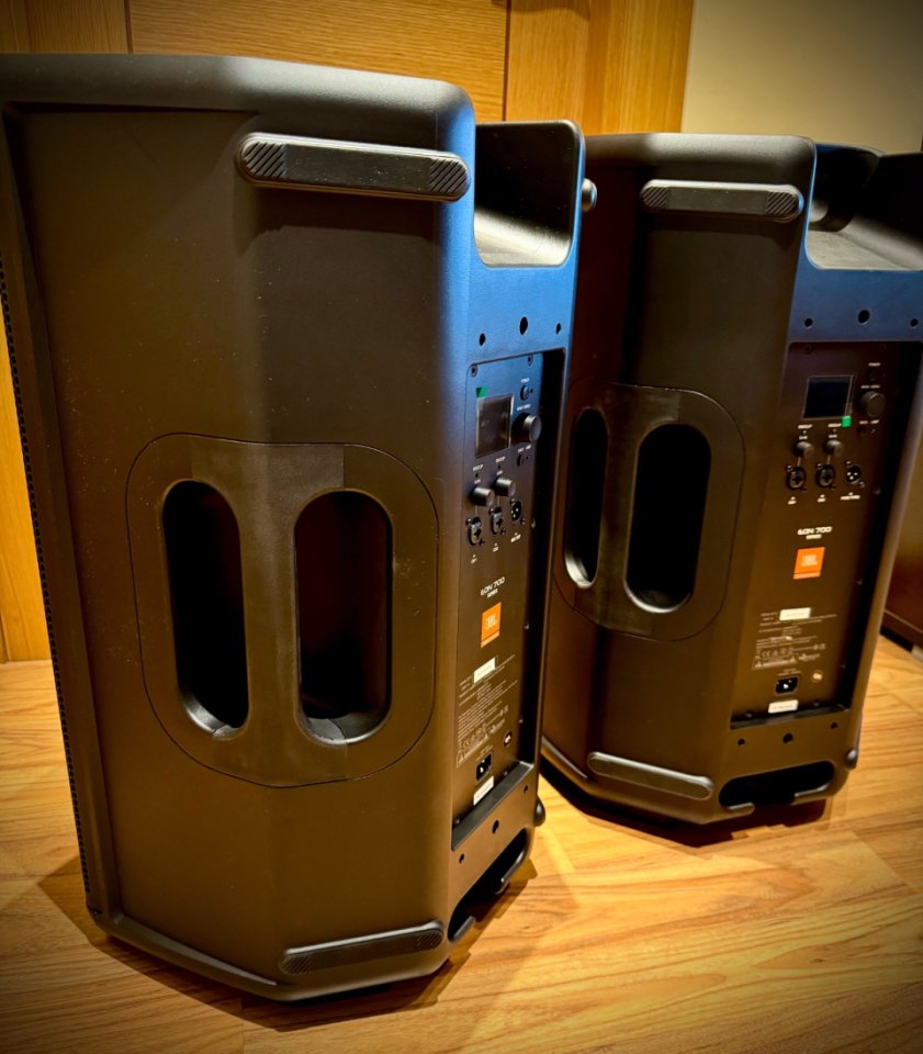 Altavoces activos JBL EON 712