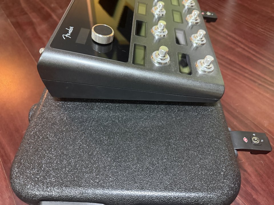 Fender Tone Master Pro + Mission SP1-TMP + Hard Case Fender de segunda mano · Foto 7 de 7 · Madrid · 1550 €