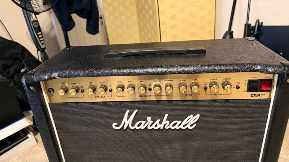 MARSHALL DSL40 COMBO Guitarra. Amplificador 40W Válvulas de segunda mano · Foto 3 de 7 · Cáceres · 500 €