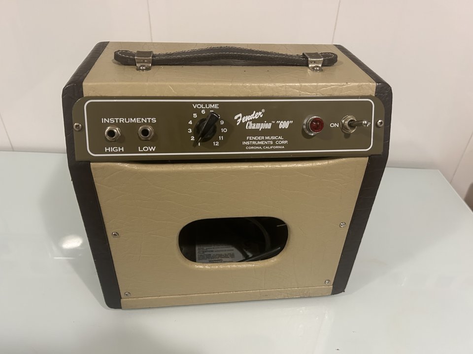 FEnder champion 600 de segunda mano · Foto 2 de 3 · Alicante · 225 €