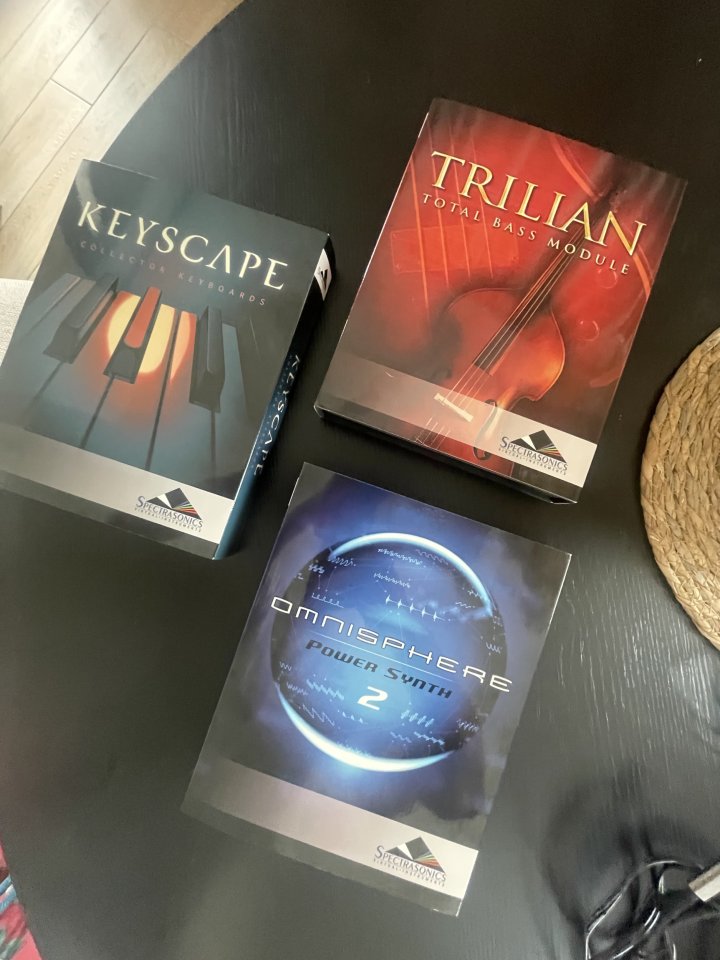 Omnisphere, Trillian, Keyscape de Spectrasonics de segunda mano · Foto 1 de 4 · Barcelona · 400 €