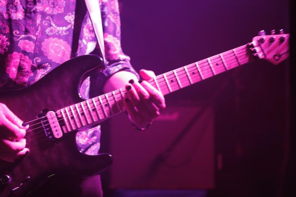 Se ofrece guitarrista