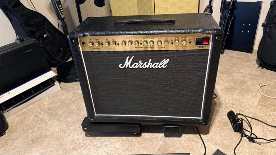 MARSHALL DSL40 COMBO Guitarra. Amplificador 40W Válvulas de segunda mano · Foto 4 de 7 · Cáceres · 500 €