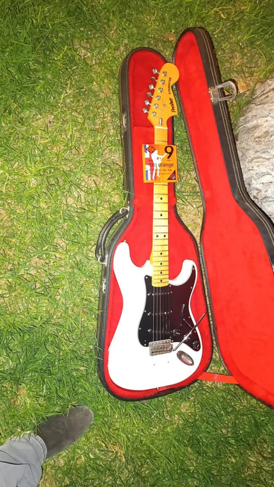 Cambio y también vendo guitarra Fresher Straighter Modelo FS500, 4ª generación fabricada en Japón entre 1981 y 1983