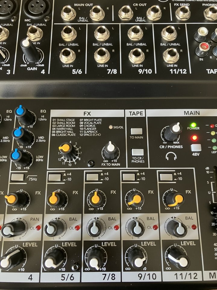 Mixer Mackie Mix12FX como nuevo