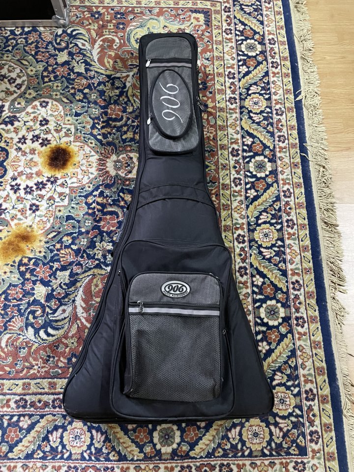 Edwards Flying V de segunda mano · Foto 3 de 9 · Madrid · 1100 €
