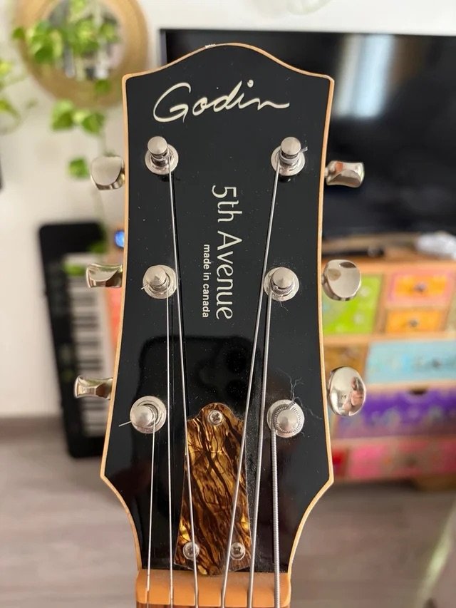 Godin 5th Avenue Kingpin left-handed de segunda mano · Foto 3 de 6 · Albacete · 550 €