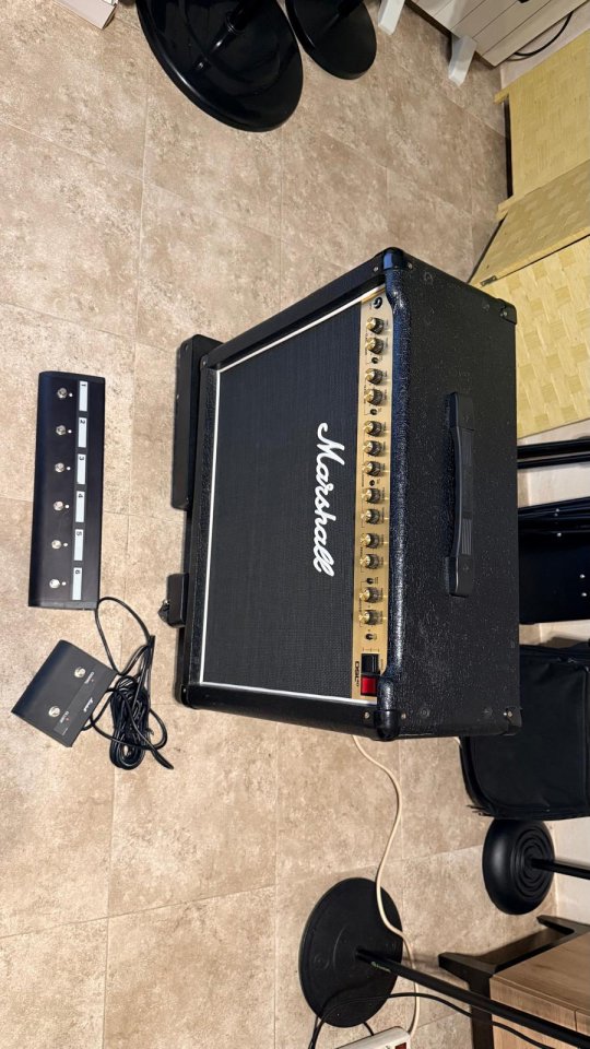 MARSHALL DSL40 COMBO Guitarra. Amplificador 40W Válvulas de segunda mano · Foto 7 de 7 · Cáceres · 500 €