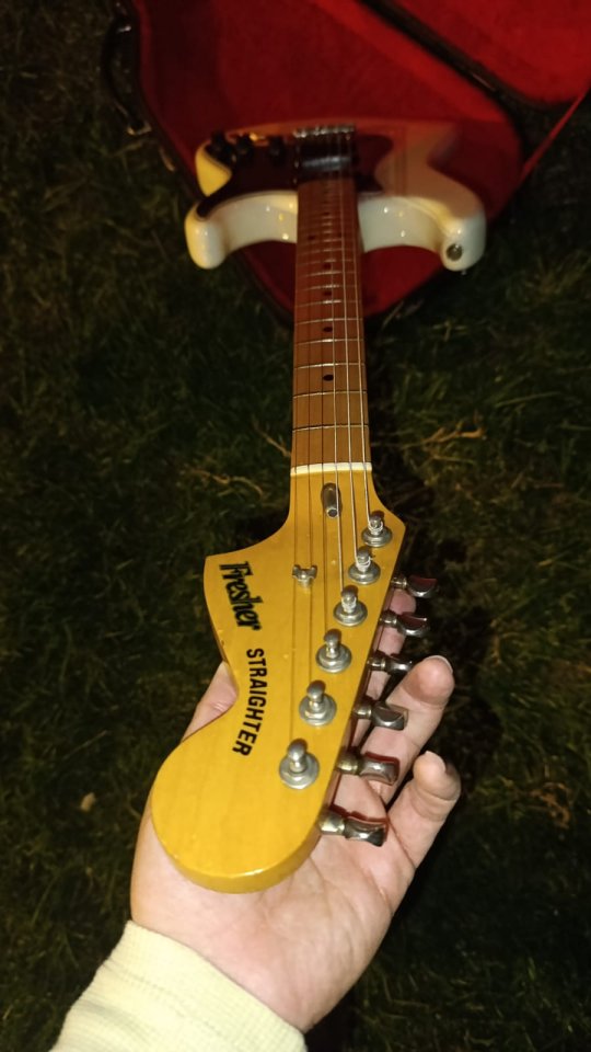 Cambio y también vendo guitarra Fresher Straighter Modelo FS500, 4ª generación fabricada en Japón entre 1981 y 1983