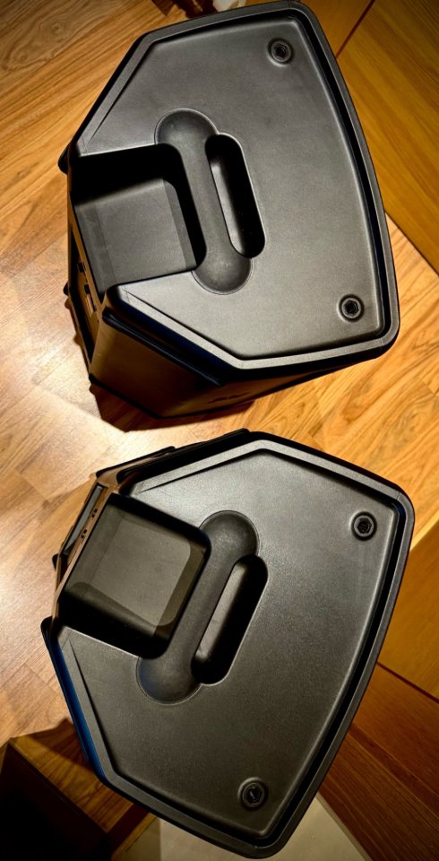 Altavoces activos JBL EON 715