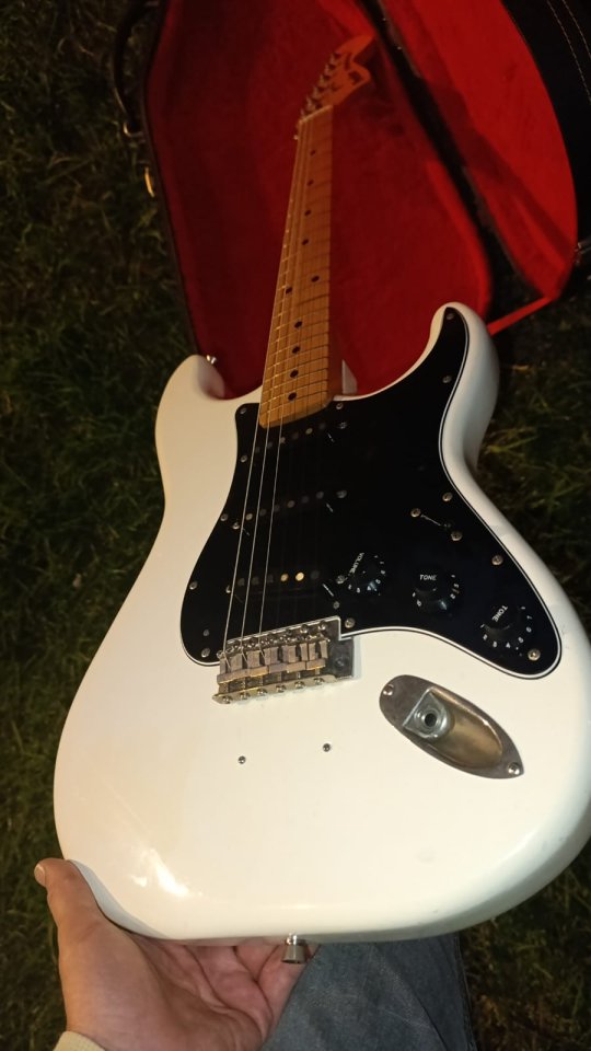 Cambio y también vendo guitarra Fresher Straighter Modelo FS500, 4ª generación fabricada en Japón entre 1981 y 1983