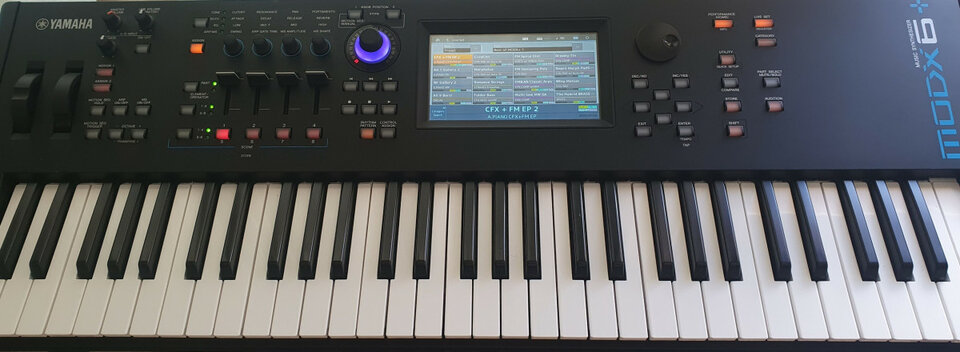 Yamaha MODX6 Plus Sintetizador Teclado impecable con funda
