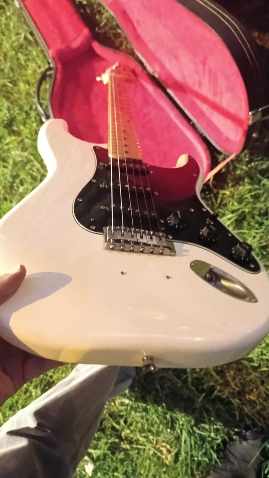 Cambio y también vendo guitarra Fresher Straighter Modelo FS500, 4ª generación fabricada en Japón entre 1981 y 1983