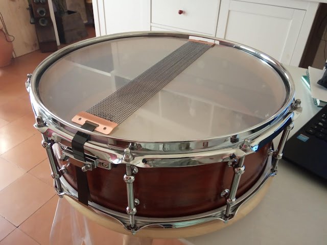 En venda caixa/tabal BcnDrums "Vi Ranci" de caoba (mahogany) amb un reforç. de segunda mano · Foto 5 de 9 · Barcelona · 395 €