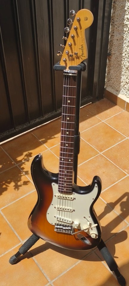 Fender Road Worn 60 strat. Mástil nuevo y optimizada. de segunda mano · Foto 3 de 10 · Murcia · 1000 €
