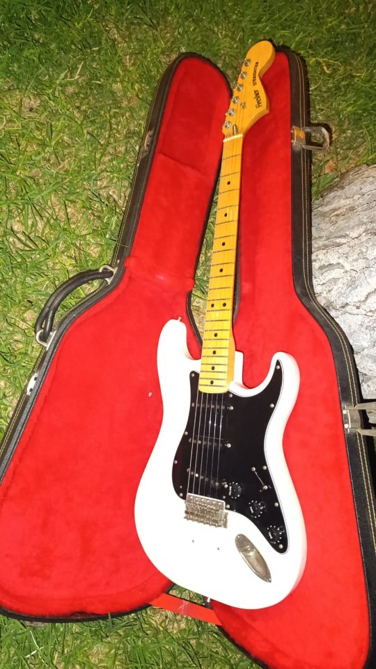Cambio y también vendo guitarra Fresher Straighter Modelo FS500, 4ª generación fabricada en Japón entre 1981 y 1983