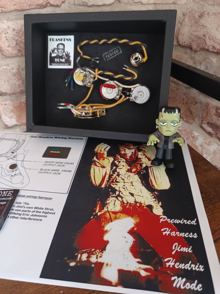 Arnes precableado STRATOCASTER Jimmi Hendrix mode. de segunda mano · Foto 3 de 5 · Bizkaia · 100 €