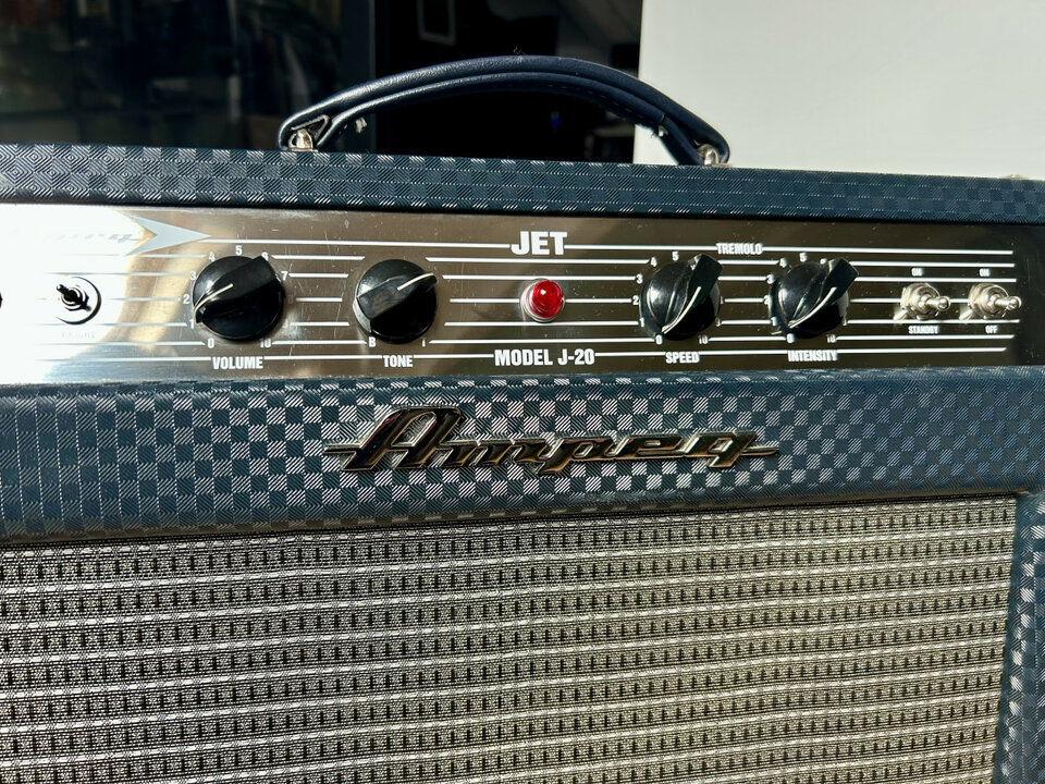 Ampeg JET J20 HandWire (Cableado a mano)