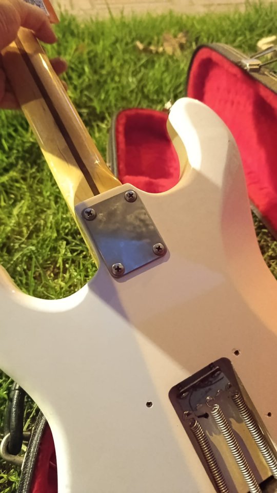 Cambio y también vendo guitarra Fresher Straighter Modelo FS500, 4ª generación fabricada en Japón entre 1981 y 1983