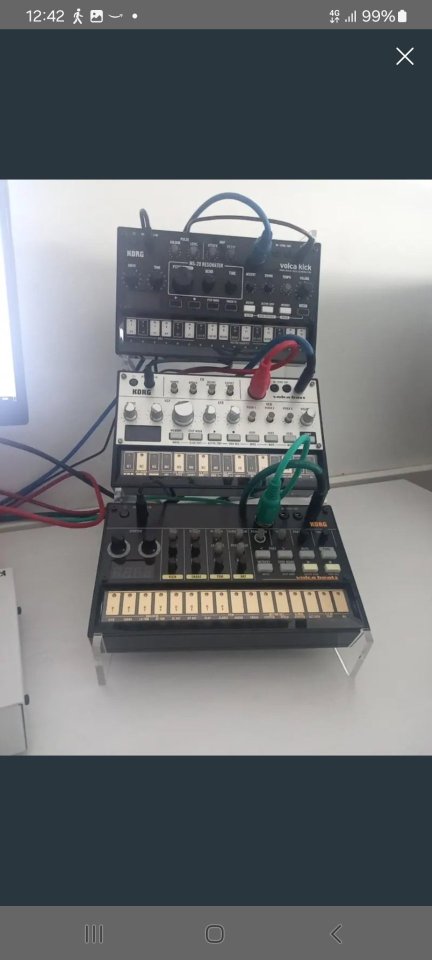 Korg volca beats, volca bass,volca kick y stand