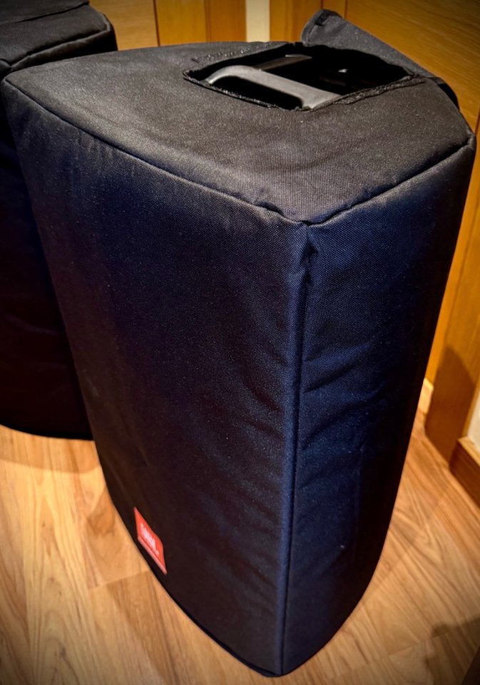 Altavoces activos JBL EON 715