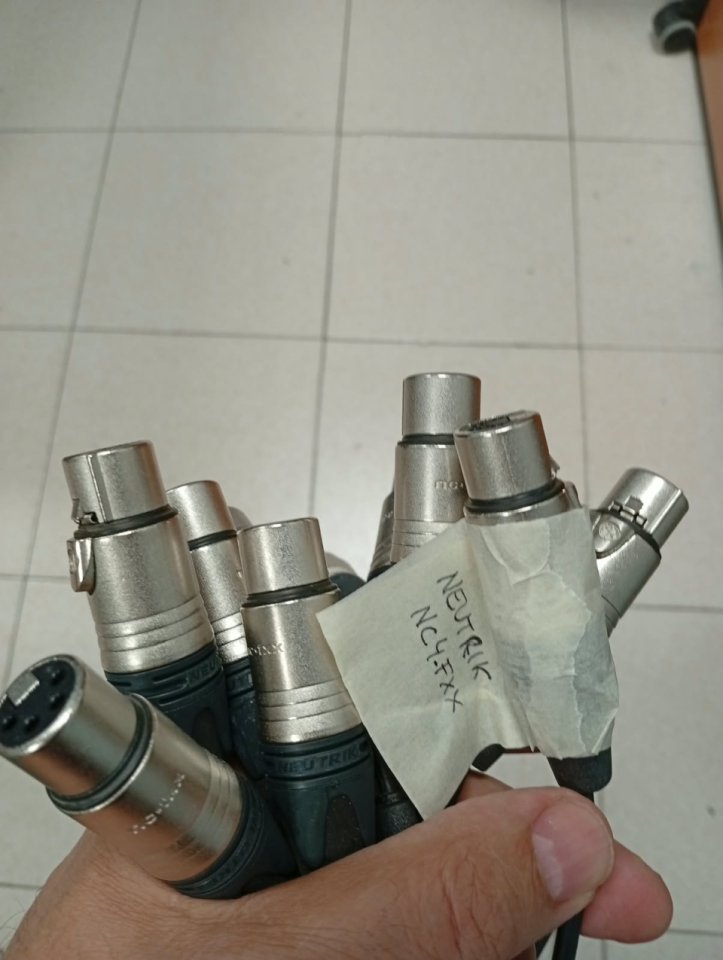 Conector hembra 4 polos Neutrik NC-FXX de segunda mano · Foto 1 de 3 · Madrid · 35 €