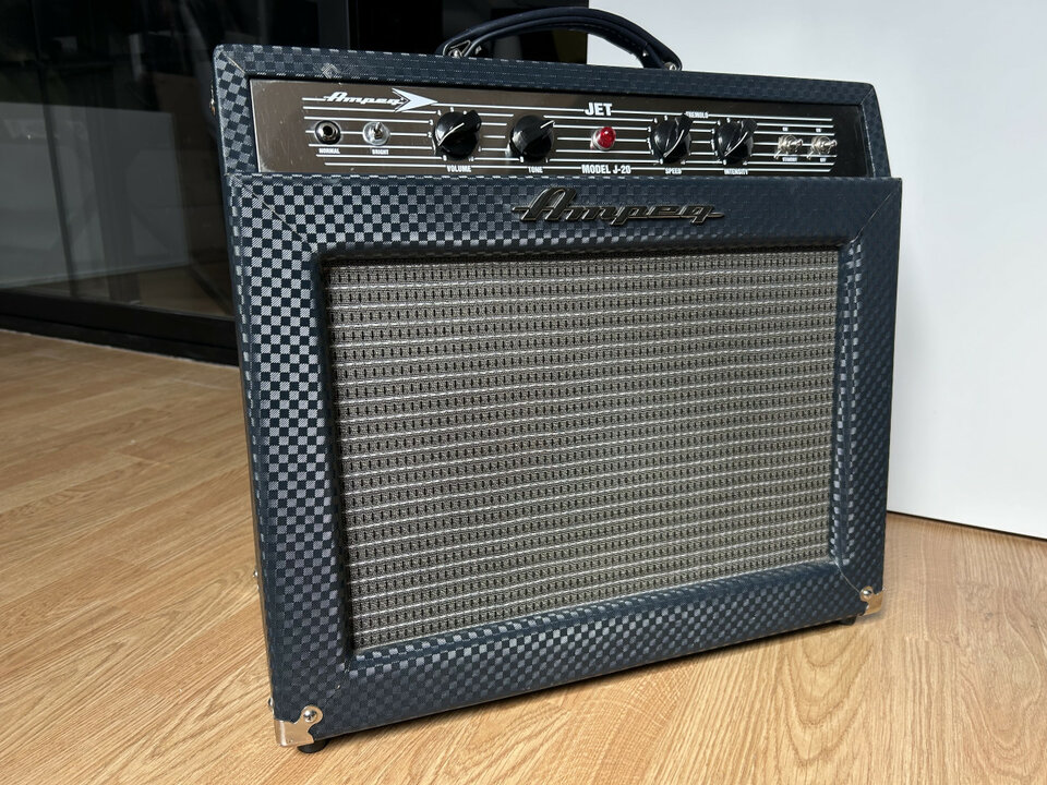 Ampeg JET J20 HandWire (Cableado a mano)