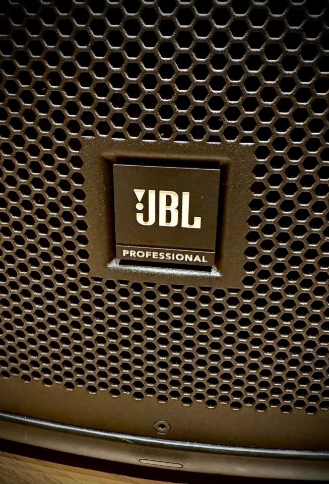 Altavoces activos JBL EON 715