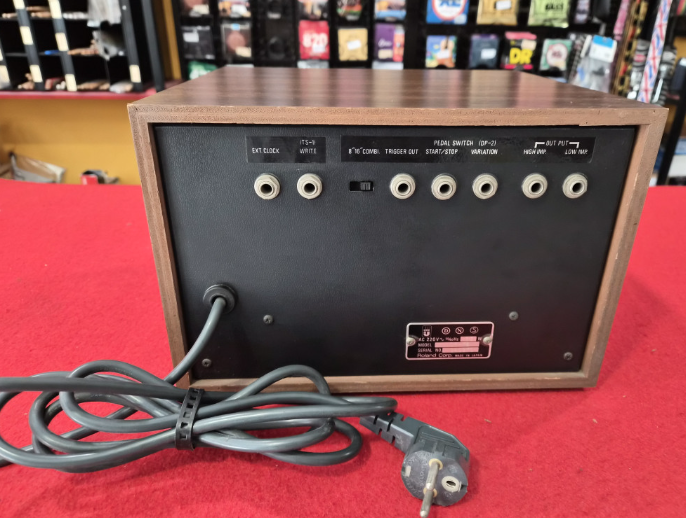 Roland CR-78 de segunda mano · Foto 2 de 2 · Girona · 1890 €