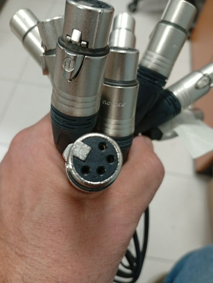 Conector hembra 4 polos Neutrik NC-FXX de segunda mano · Foto 2 de 3 · Madrid · 35 €
