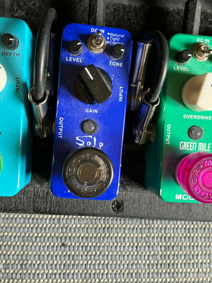 MOOER SOLO clon del Suhr Riot.