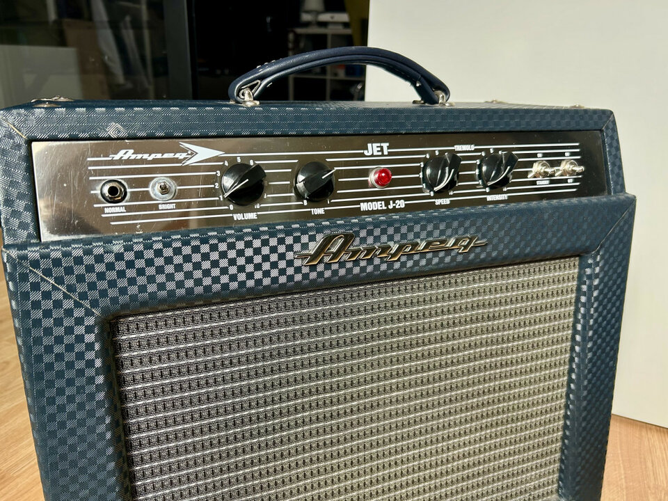 Ampeg JET J20 HandWire (Cableado a mano)