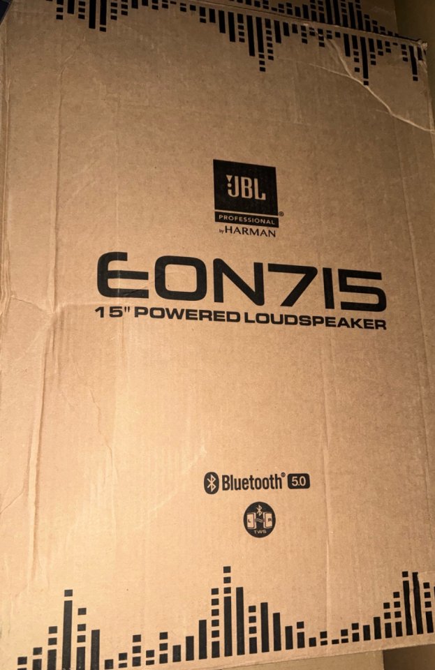 Altavoces activos JBL EON 715