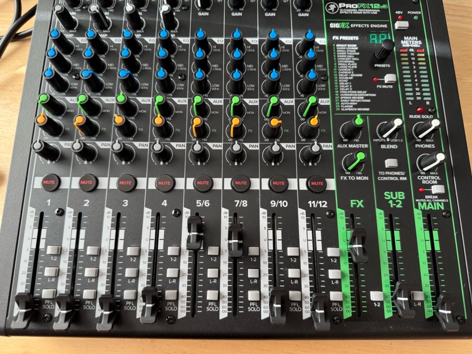Mackie PRO FX 12v3 de segunda mano · Foto 4 de 8 · Almería · 230 €