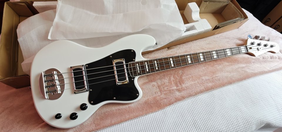 Lakland Skyline Decade. NUEVO, A ESTRENAR. de segunda mano · Foto 2 de 10 · Lugo · 1690 €