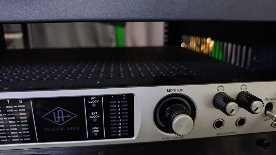 Uad Apollo Duo Silver Thunderbolt 3 y 4 de segunda mano · Foto 3 de 4 · Ourense · 1200 €